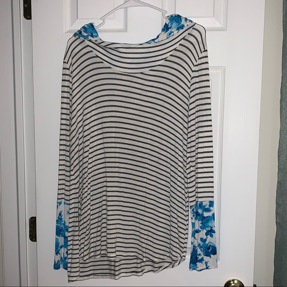 Filly flair hooded long sleeve tee